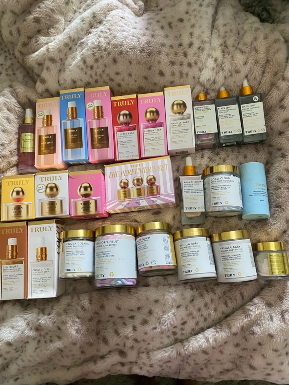 BRAND NEW 25 Piece Lot of Assorted TRULY Products